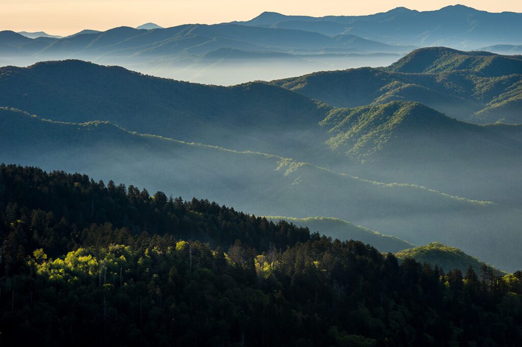 Breathtaking view of Great Smoky Mountains National Park in Tennessee at Sunset: Exploring the Wonders of Travel in the USA www.usainfy.com