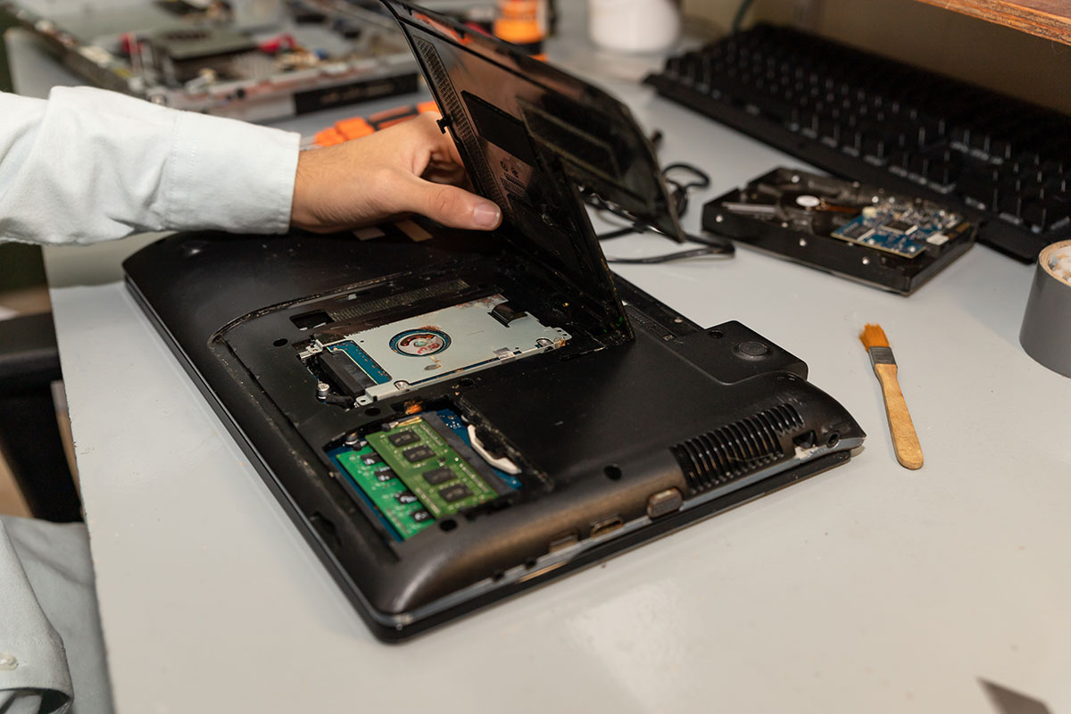 10 Reasons for Laptop Camera Decline & Fixes: Essential 2024 Tips: www.usainfy.com